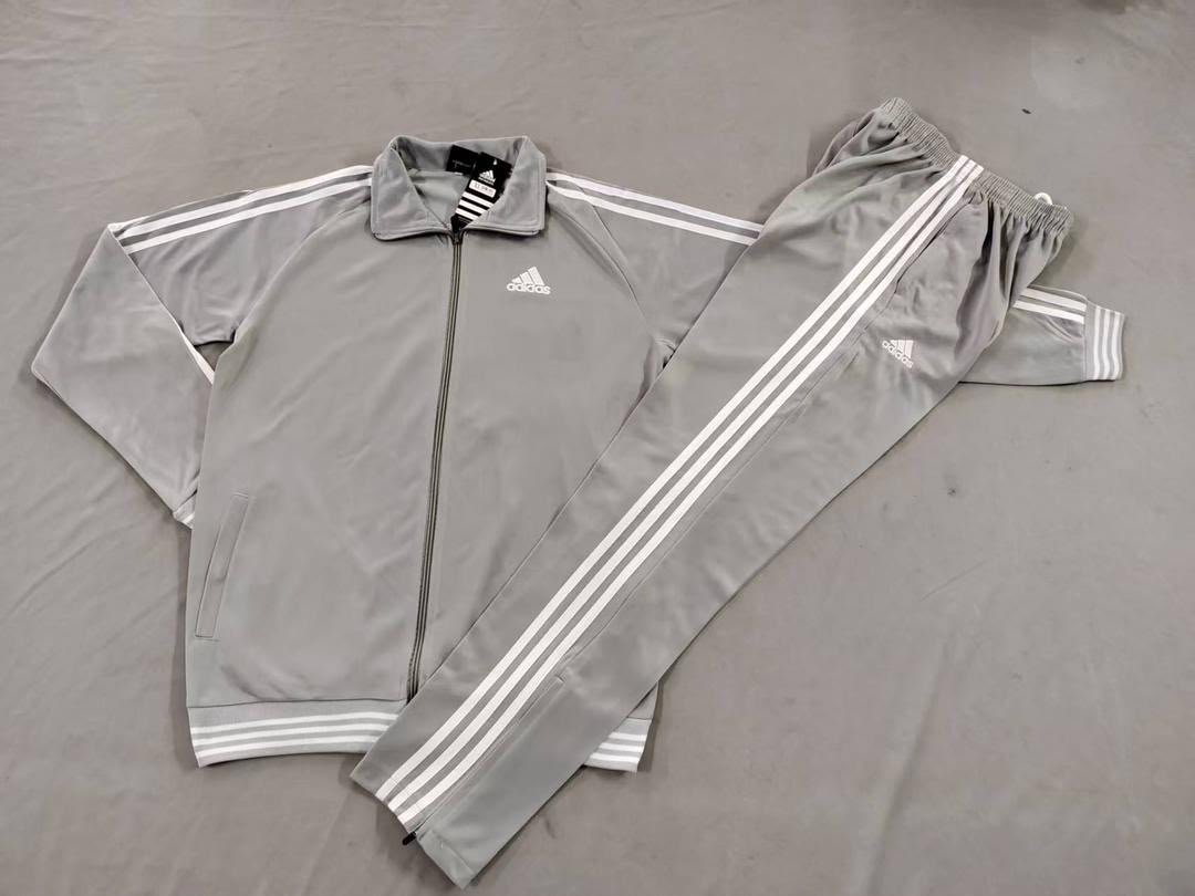 Ensemble de survêtement style Adidas
