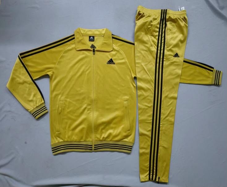 Ensemble de survêtement style Adidas